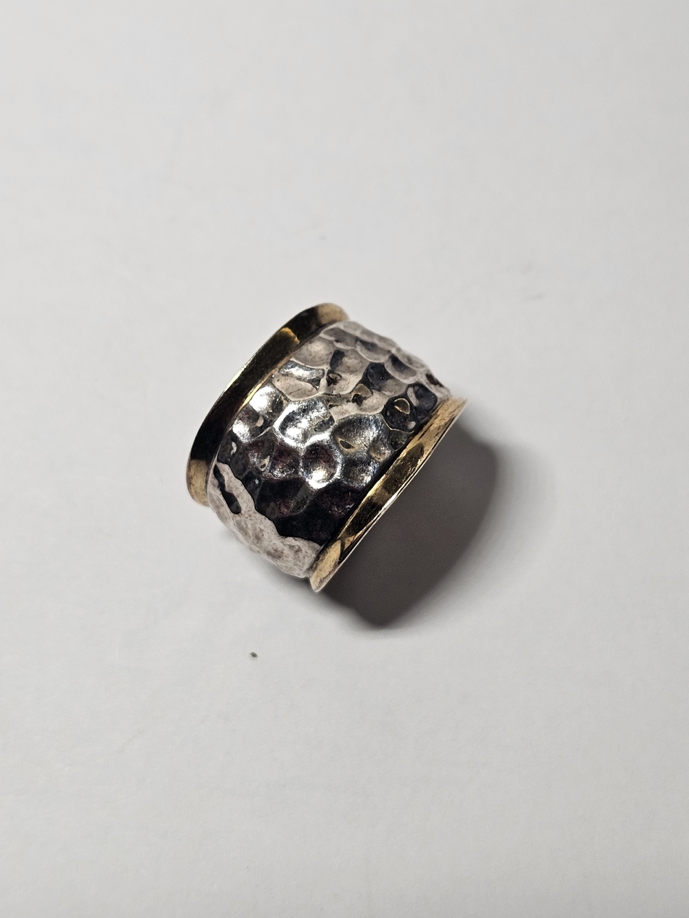 925 Hammered Two-Tone sterling Silver and Gold Wide Band Ring - Size 6½ - Picture 5 of 5